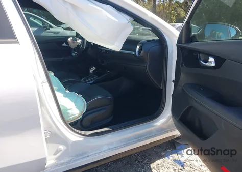 2024 Kia Forte Gt-Line z USA, uszkodzony, nr VIN 3KPF54AD1RE805613